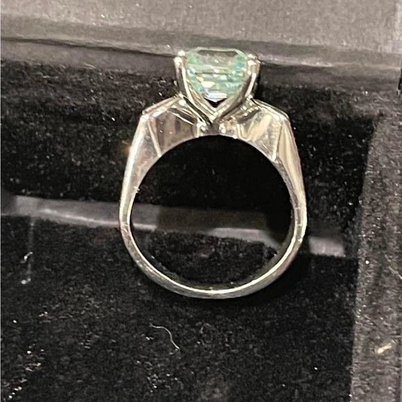 STONE ONLY 

2.80ct ice blue asscher cut MOISSONITE (NOT DIAMOND). - Picture 2 of 16